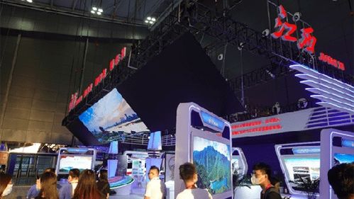 探館中非經(jīng)貿(mào)博覽會(huì) 商品琳瑯滿目，展覽精彩紛呈